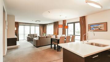 Three Bedroom Apartment | In-room dining