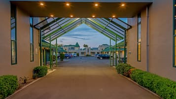Pintu masuk properti