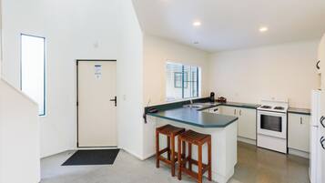 家庭公寓, 2 间卧室 (High Floor) | 起居区 | 平板电视