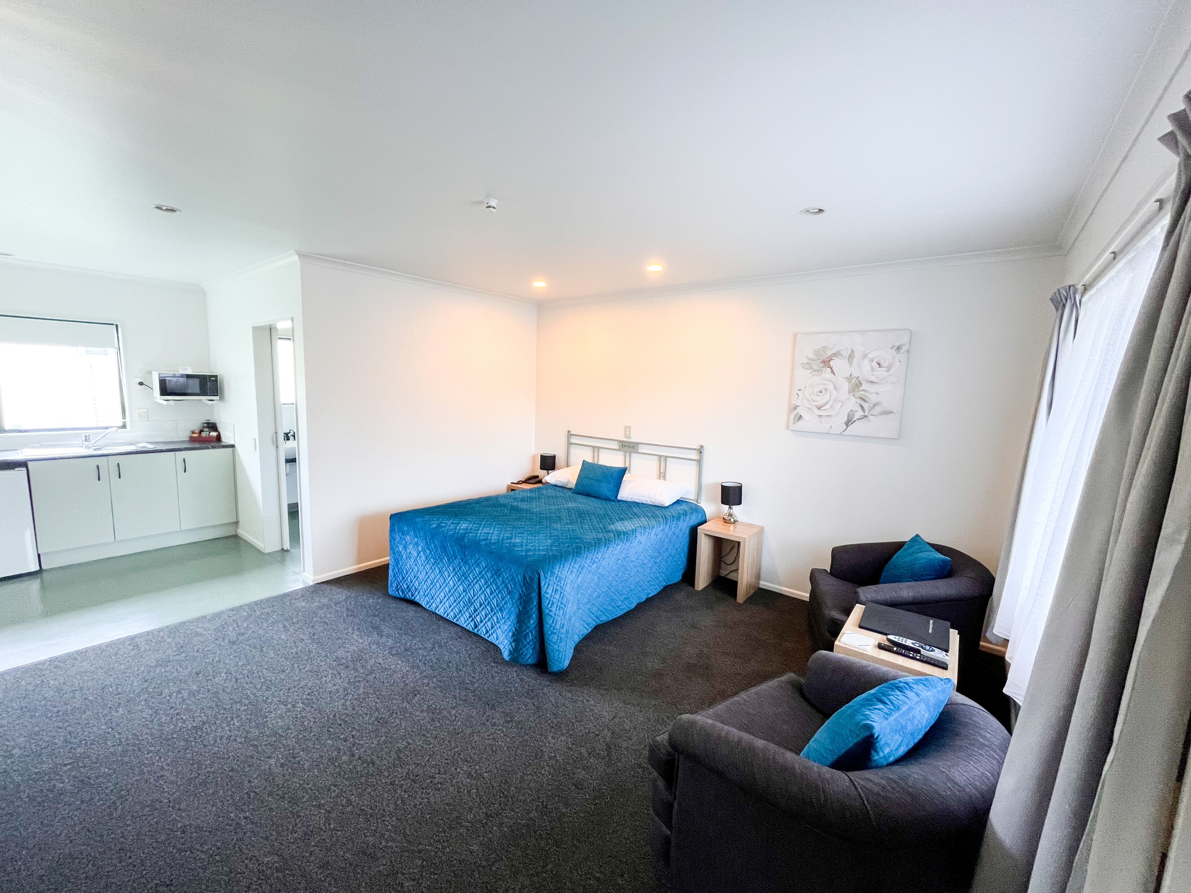 Standard Studio | Blackout drapes, soundproofing, iron/ironing board, free WiFi