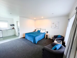 Studio – standard | Blendingsgardiner, lydisolert, strykejern/-brett og wi-fi (inkludert)