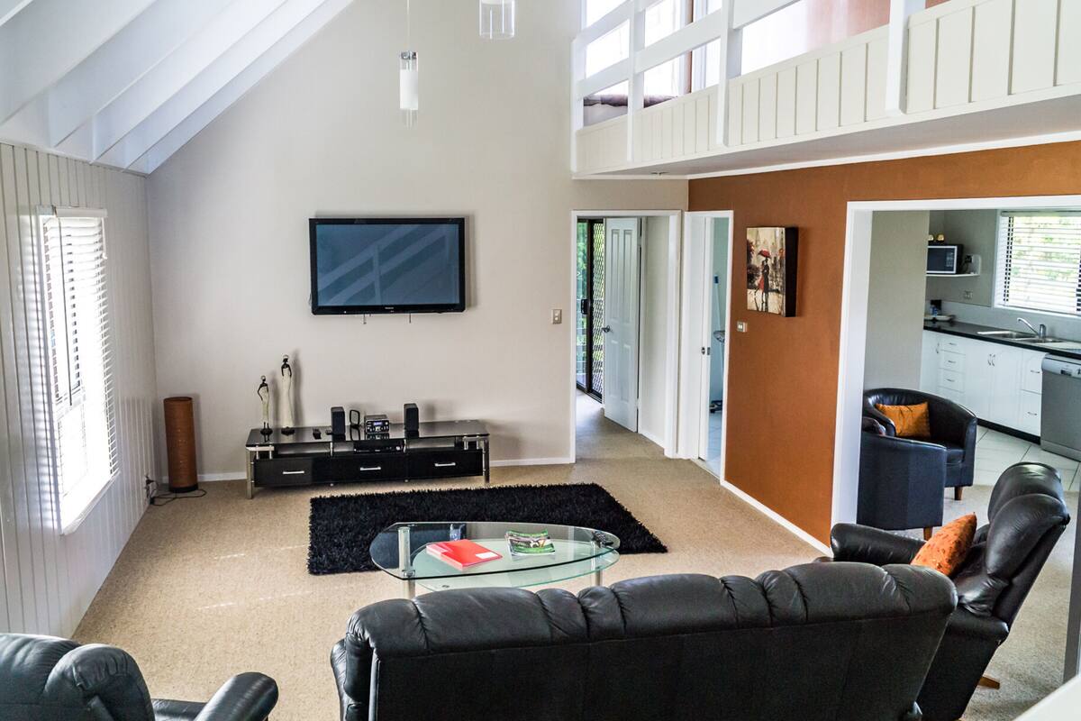 Standard Apartment, Multiple Bedrooms, Non Smoking, Kitchen (3 Bedroom House) | Interior detail