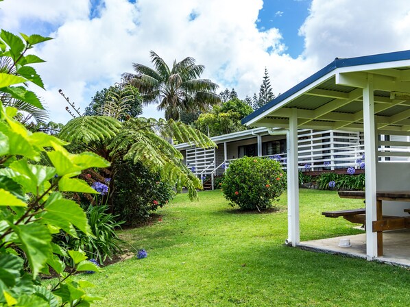 Garden view - Aataren Norfolk Island Villas (Norfolk Island)