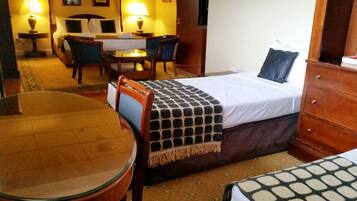 Family Room, Ensuite | Down duvets, individually decorated, individually furnished, desk