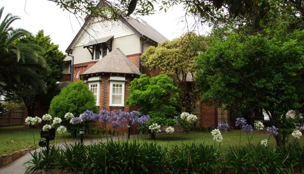 Fachada de la propiedad