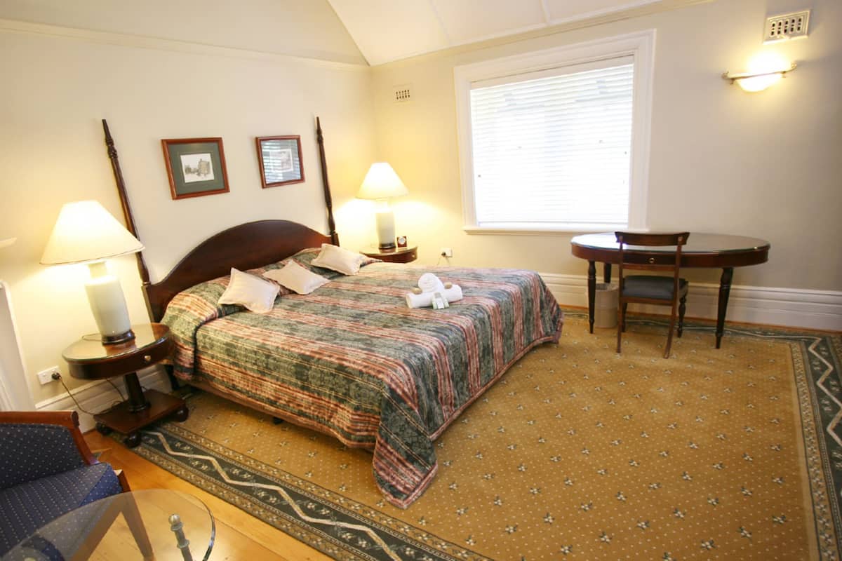 Standaard kamer, 1 kingsize bed, gedeelde badkamer | Donzen dekbedden, individueel gedecoreerd, individueel gemeubileerd