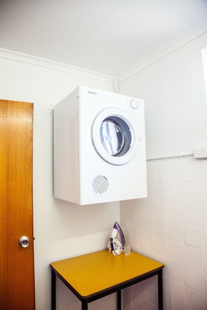 Laundry room - Tudor Inn Newcastle (Hamilton)