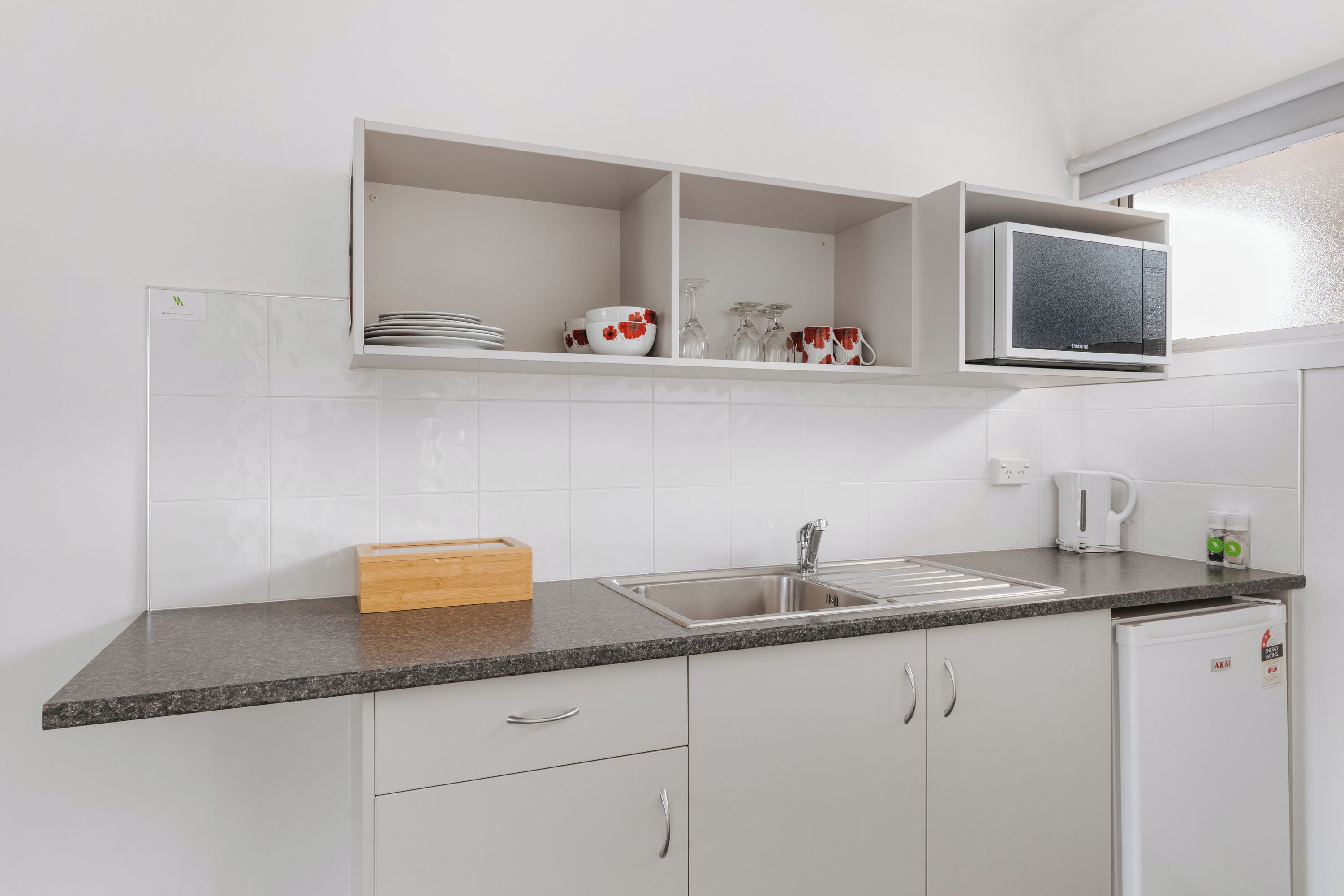 Deluxe Studio, Non Smoking (Room 2) | Private kitchenette