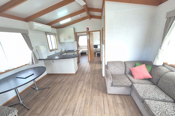 Basic Cabin (Deluxe Cabin) | Living area | LCD TV
