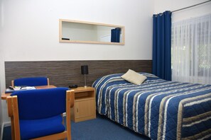 Desk, laptop workspace, soundproofing, iron/ironing board - Chinchilla Motel (Chinchilla)