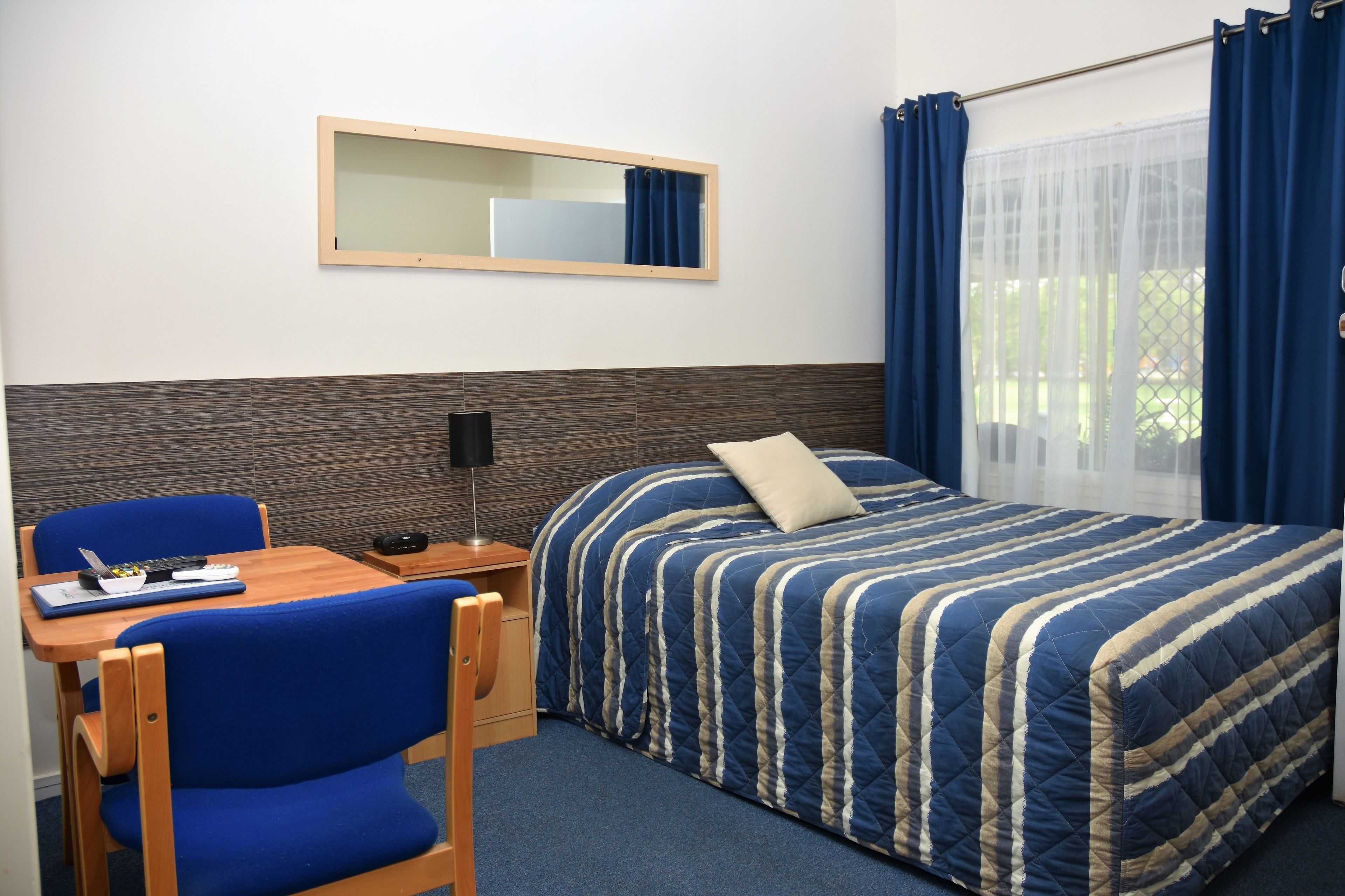 トリプルルーム | デスク、ノートパソコン用作業スペース、防音設備、アイロン / アイロン台