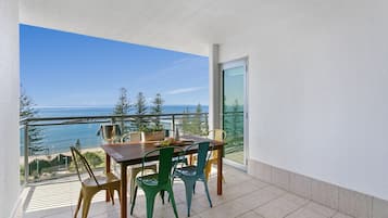 3.5 Bedroom Apartment - Ocean View (Sleeps up to 8) | Balcony