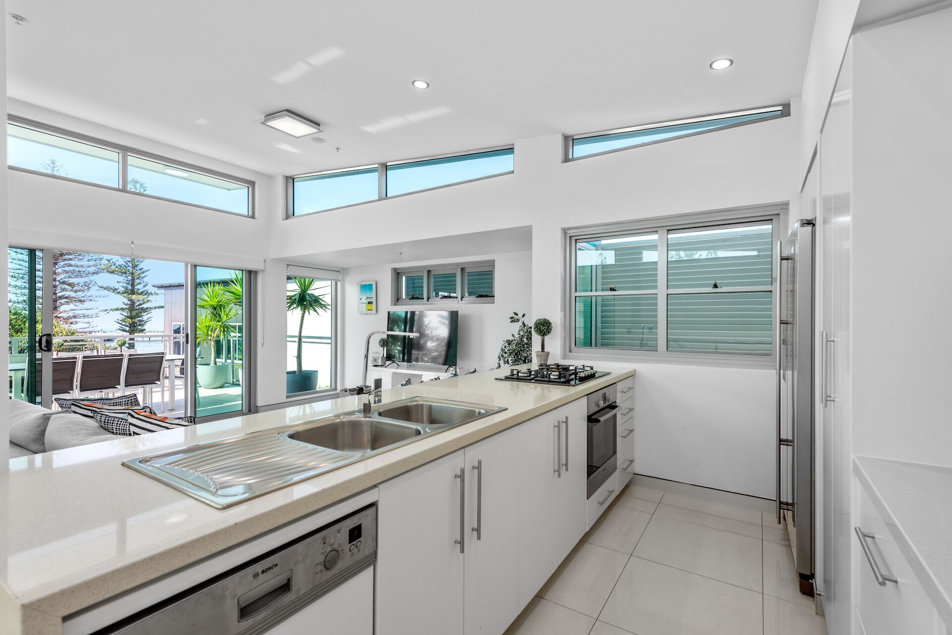 Casa de lujo, 4 habitaciones, vista al océano, frente al océano | Cocina privada | Refrigerador con congelador, microondas, horno y parrilla de estufa 