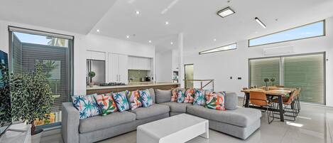 4 Bedroom Townhouse - Ocean View | Living area