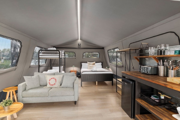 Deluxe Creekfront Safari Tent No Ensuite | Wi-Fi gratis dan seprai linen