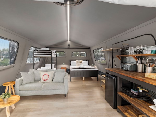 Deluxe Creekfront Safari Tent  No Ensuite | Kostenloses WLAN, Bettwäsche