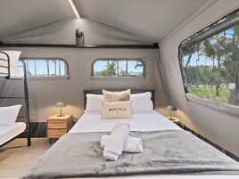 Deluxe Creekfront Safari Tent No Ensuite | Free WiFi, bed sheets