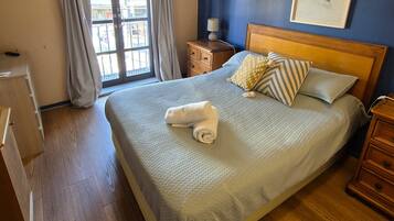 Muebles diferentes, tabla de planchar con plancha y wifi gratis