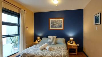 Muebles diferentes, tabla de planchar con plancha y wifi gratis