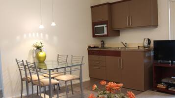 Coffee/tea maker, electric kettle