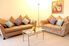 Standard Suite, 2 Bedrooms, Non Smoking, Kitchenette (Apartment) | Living area | TV - Tresori Motor Lodge (Akaroa)