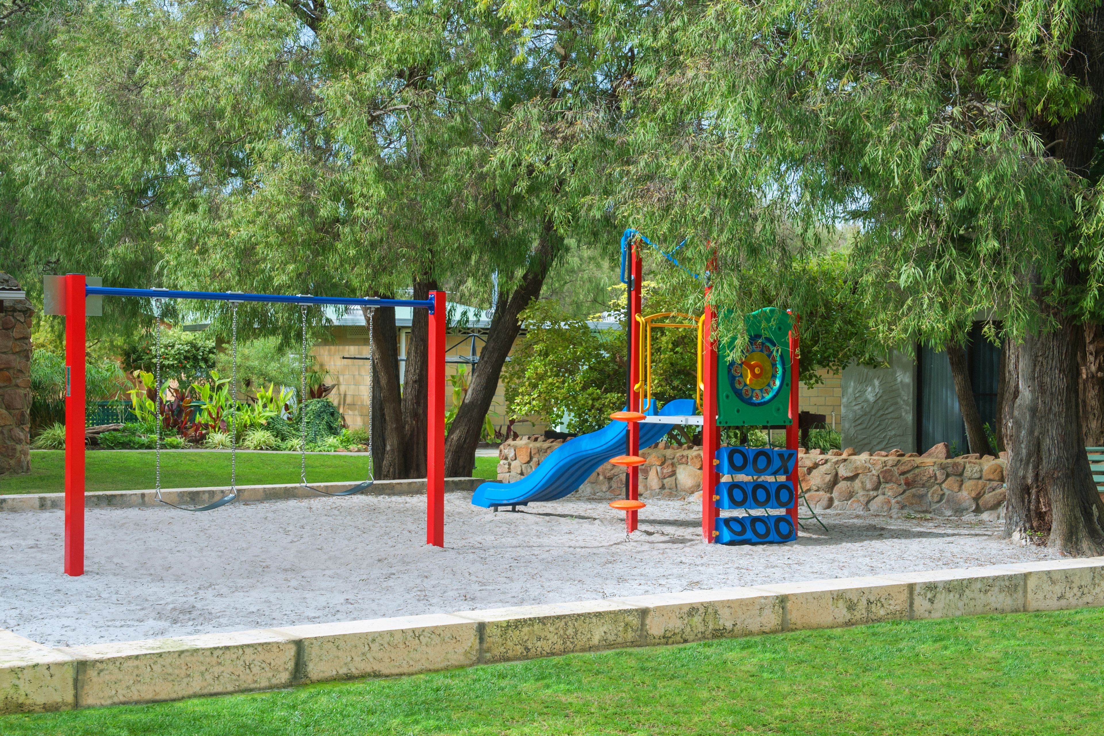 Khu vui chơi trẻ em - ngoài trời