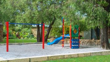 Children’s play area – outdoor