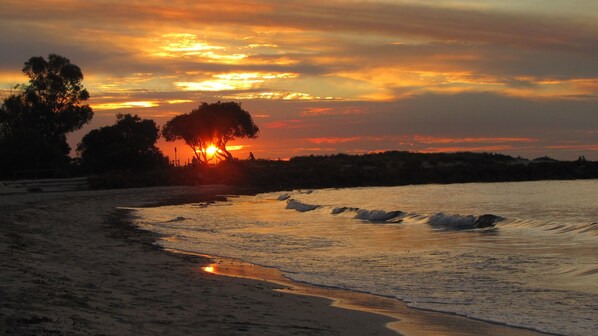 Ubicación a pie de playa y arena blanca
