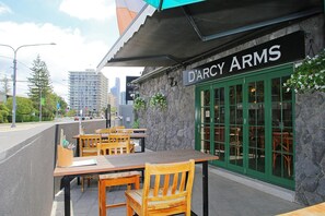 Restaurant - Darcy Arms Motel (Surfers Paradise)