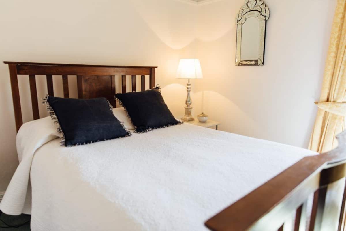 Standaard kamer, 1 twee- of 2 eenpersoonsbedden, 1 tweepersoonsbed, niet-roken | Individueel gemeubileerd, een laptopwerkplek