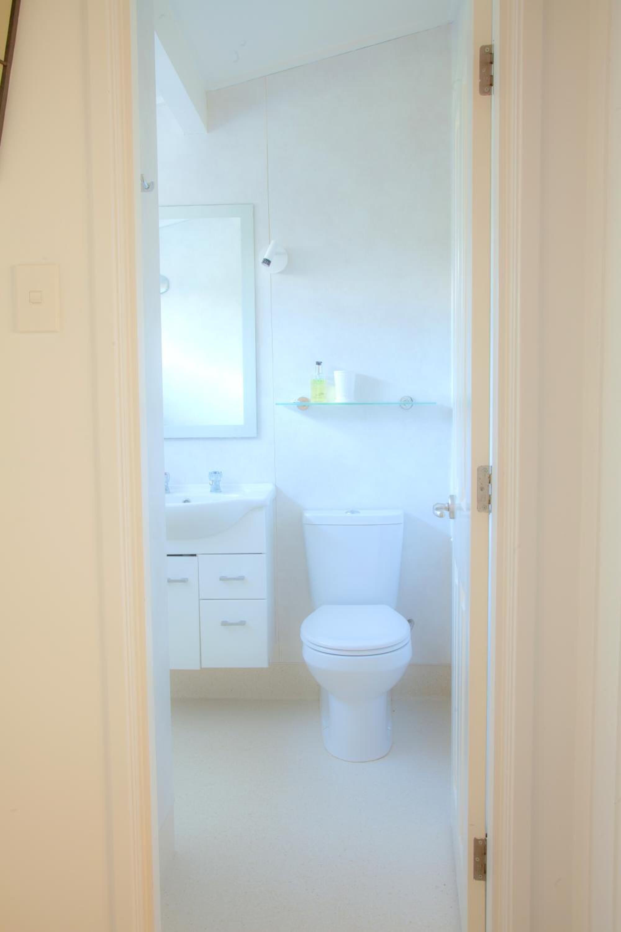 shower, free toiletries, towels