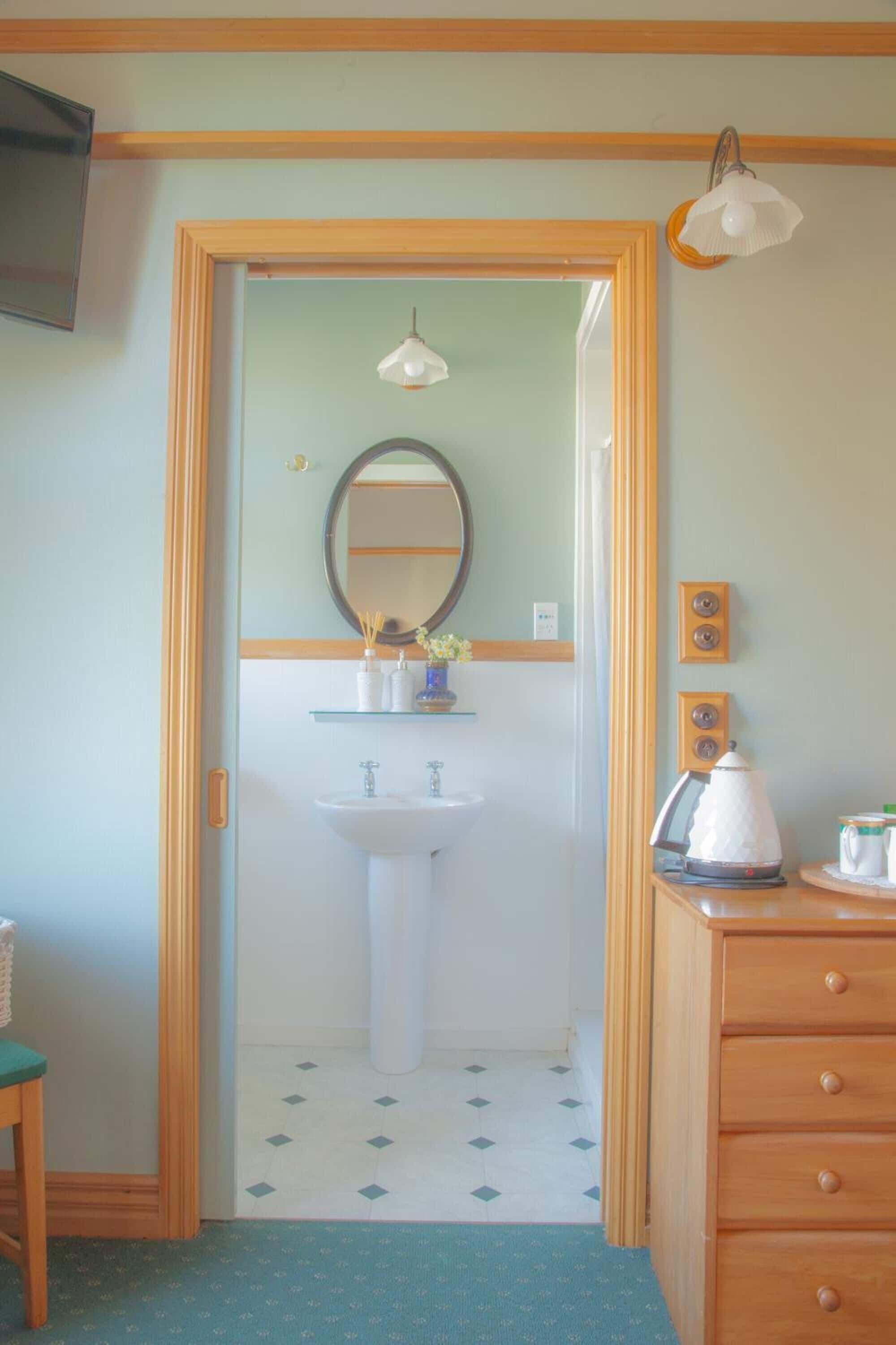 shower, free toiletries, towels