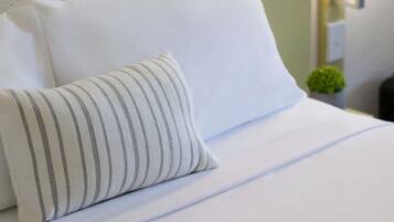 Standard Room, 1 King Bed | Premium bedding, desk, iron/ironing board, free WiFi
