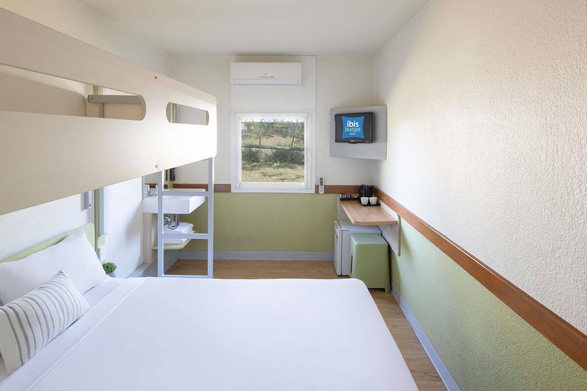 标准房, 多张床 | 高档床上用品、办公桌、熨斗/熨板、免费 WiFi