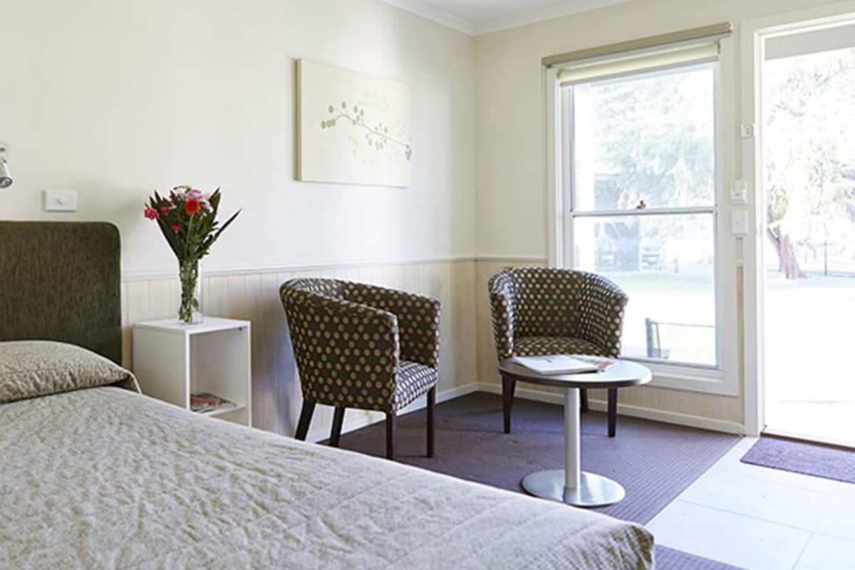 Studio | 2 bedrooms, iron/ironing board, free WiFi