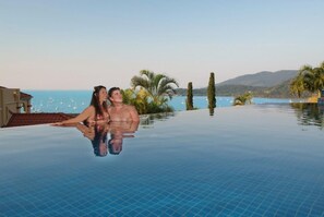 2 outdoor pools