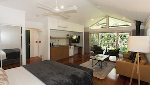 Luxury Suite, 1 Bedroom, Balcony (Rainforest Luxury Villa) | Premium bedding, minibar, desk, iron/ironing board - Songbirds Rainforest Retreat (Tamborine Mountain)