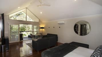 奢華套房, 1 間臥室, 陽台 (Rainforest Luxury Villa) | 2 間臥室、高級寢具、迷你吧、書桌