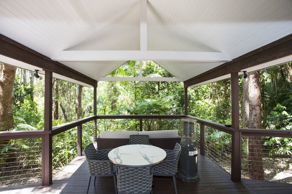 Songbirds Rainforest Retreat by null