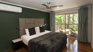 Executive Suite, 2 Bedrooms, Balcony (Executive Villa) | Premium bedding, minibar, desk, iron/ironing board
