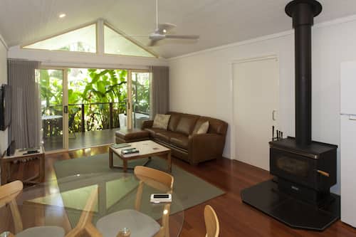 Executive Suite, 2 Bedrooms, Balcony (Executive Villa) | Premium bedding, minibar, desk, iron/ironing board