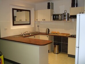 Microwave - Snowdream Motel (Berridale)