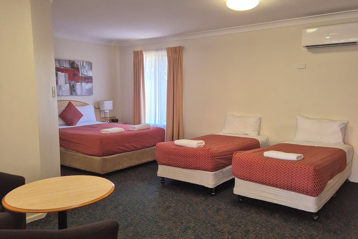 Family Room, Non Smoking (Corporate Suite) | Desk, iron/ironing board, free WiFi, bed sheets
