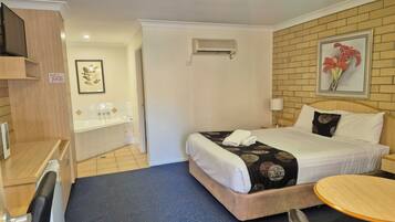 Standard Room, Non Smoking, Jetted Tub (Spa Suite)
