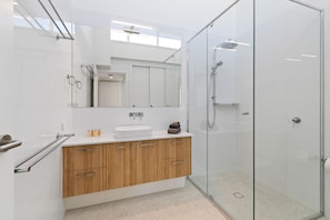 Shower, free toiletries, hair dryer, towels