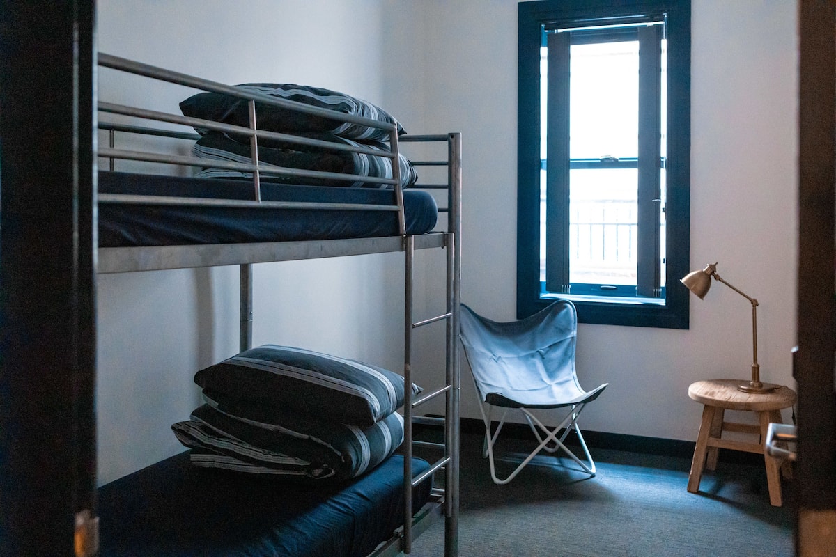 Twin Room | Bed sheets