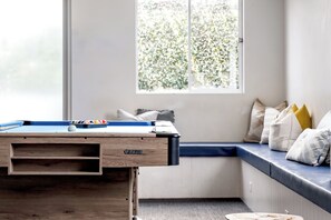 Billiards - Wake Up! Bondi Beach - Hostel (Bondi Beach)