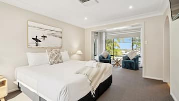 Comfort Apartment, 3 Bedrooms, Partial Ocean View | Free WiFi, bed sheets