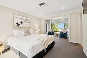 Comfort Apartment, 3 Bedrooms, Partial Ocean View | WiFi (free), bed sheets
