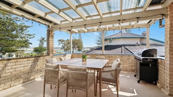 Appartement Confort, 3 chambres, vue partielle sur l'océan | Terrasse/Patio